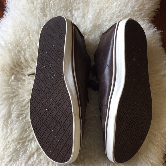 UGG Australia Roxford Bomber shoes - Picture 6 of 9